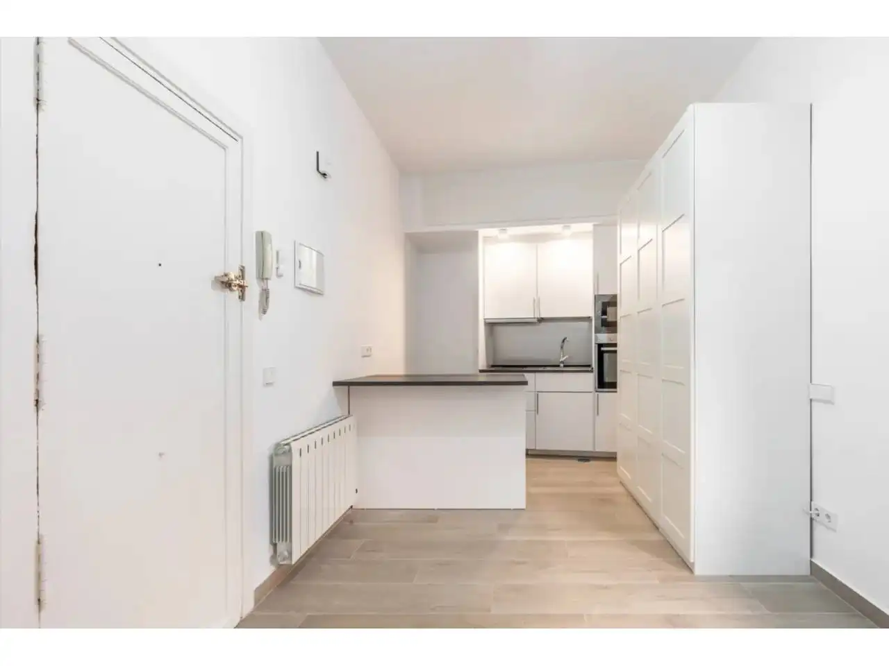 Cuina de Estudi en venda en Cornellà de Llobregat amb Parquet i Moblat