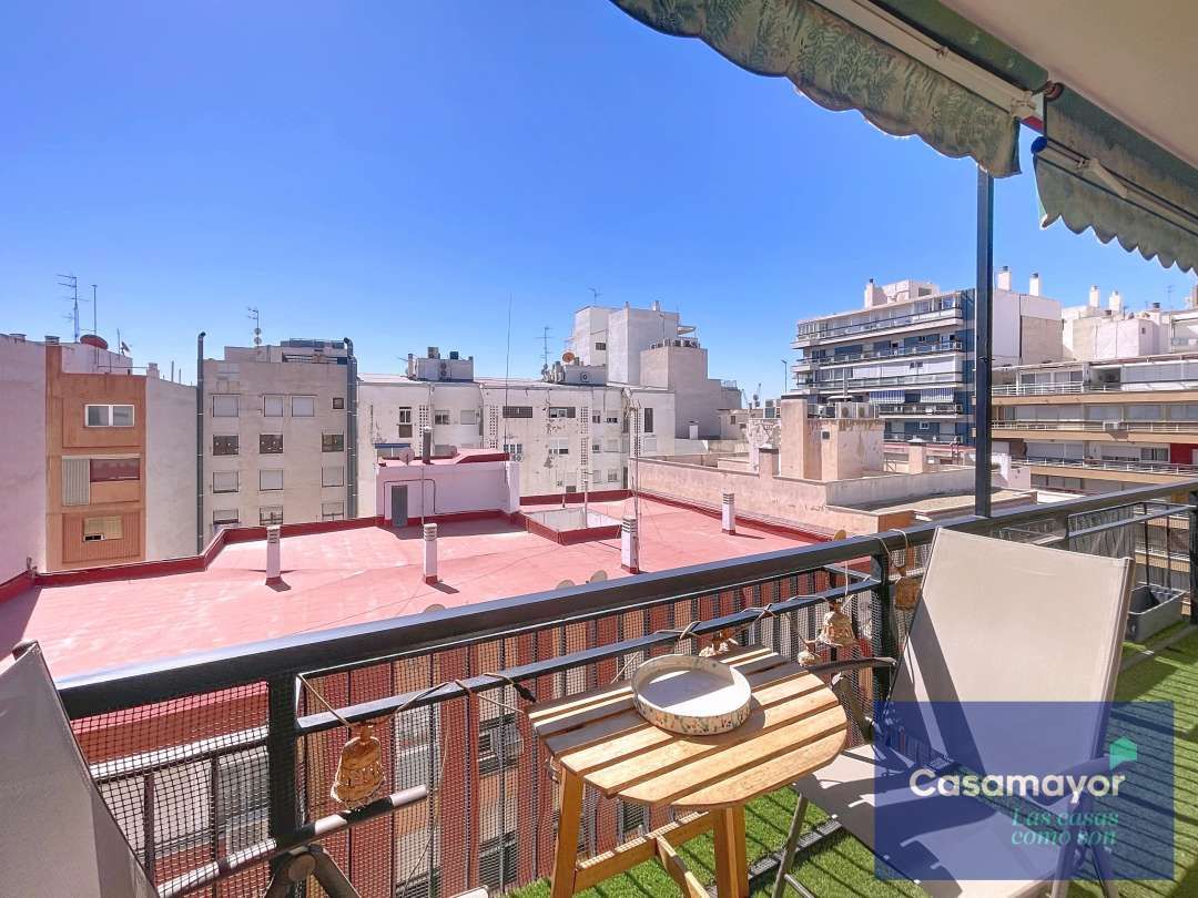 Vista exterior de Pis en venda en Alicante / Alacant amb Aire condicionat, Terrassa i Moblat