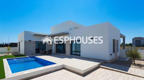 Villa adosada tipo quad de obra nueva con piscina privada en Daya Nueva