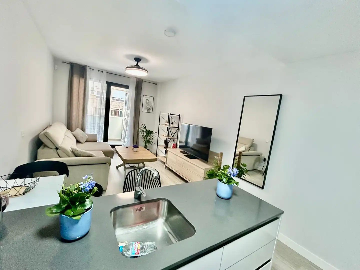 Sala de estar de Piso en venta en Almería con Aire acondicionado, Calefacción y Parquet