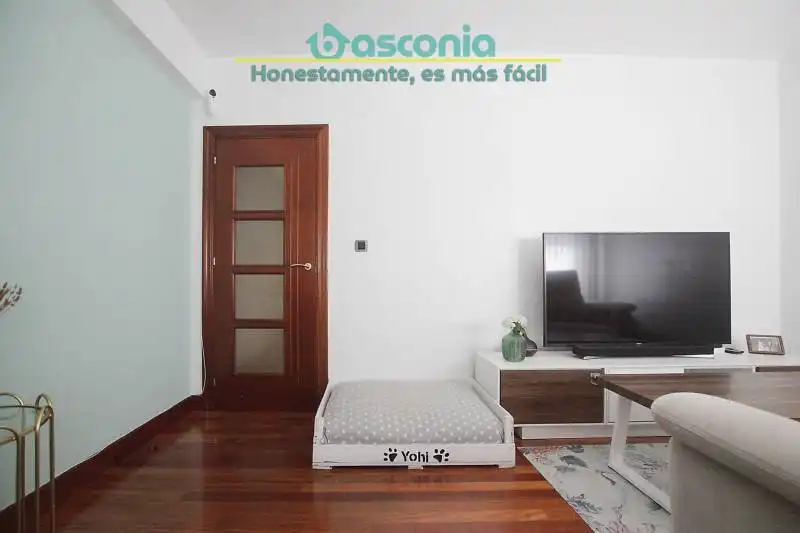 Habitación de Piso en venta en Basauri  con Amueblado y Balcón