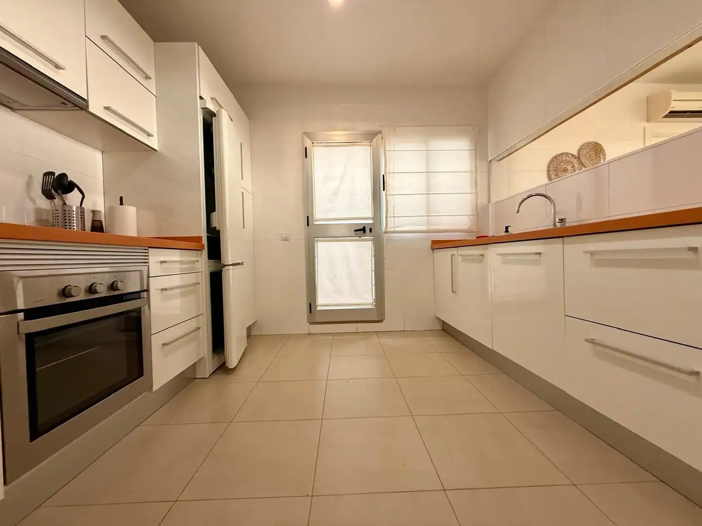 Flat for rent in Calle de Fernán Sánchez de Tovar, Cruz Roja