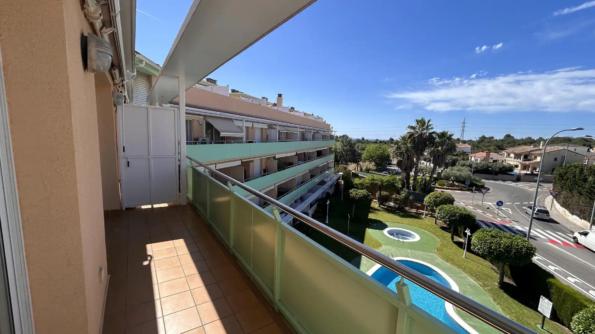 Vista exterior de Àtic en venda en La Pobla de Montornès   amb Aire condicionat, Calefacció i Jardí privat