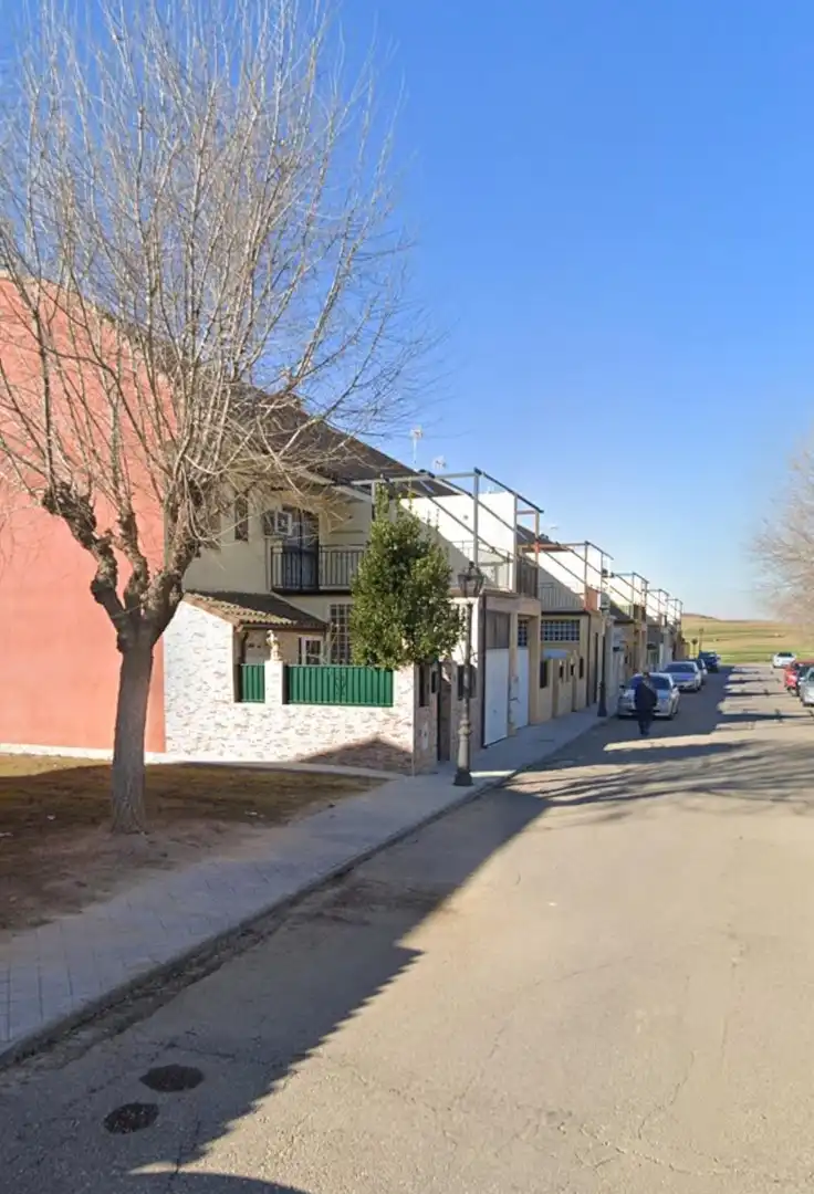 Vista exterior de Casa o chalet de alquiler en Yuncler con Terraza, Balcón y Se aceptan mascotas