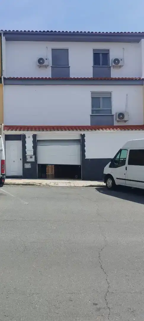 Aparcament de Casa adosada en venda en Zona Norte - Hospital - Urbanizaciones
