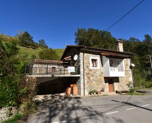 Vista exterior de Finca rústica en venda en San Roque de Riomiera amb Moblat