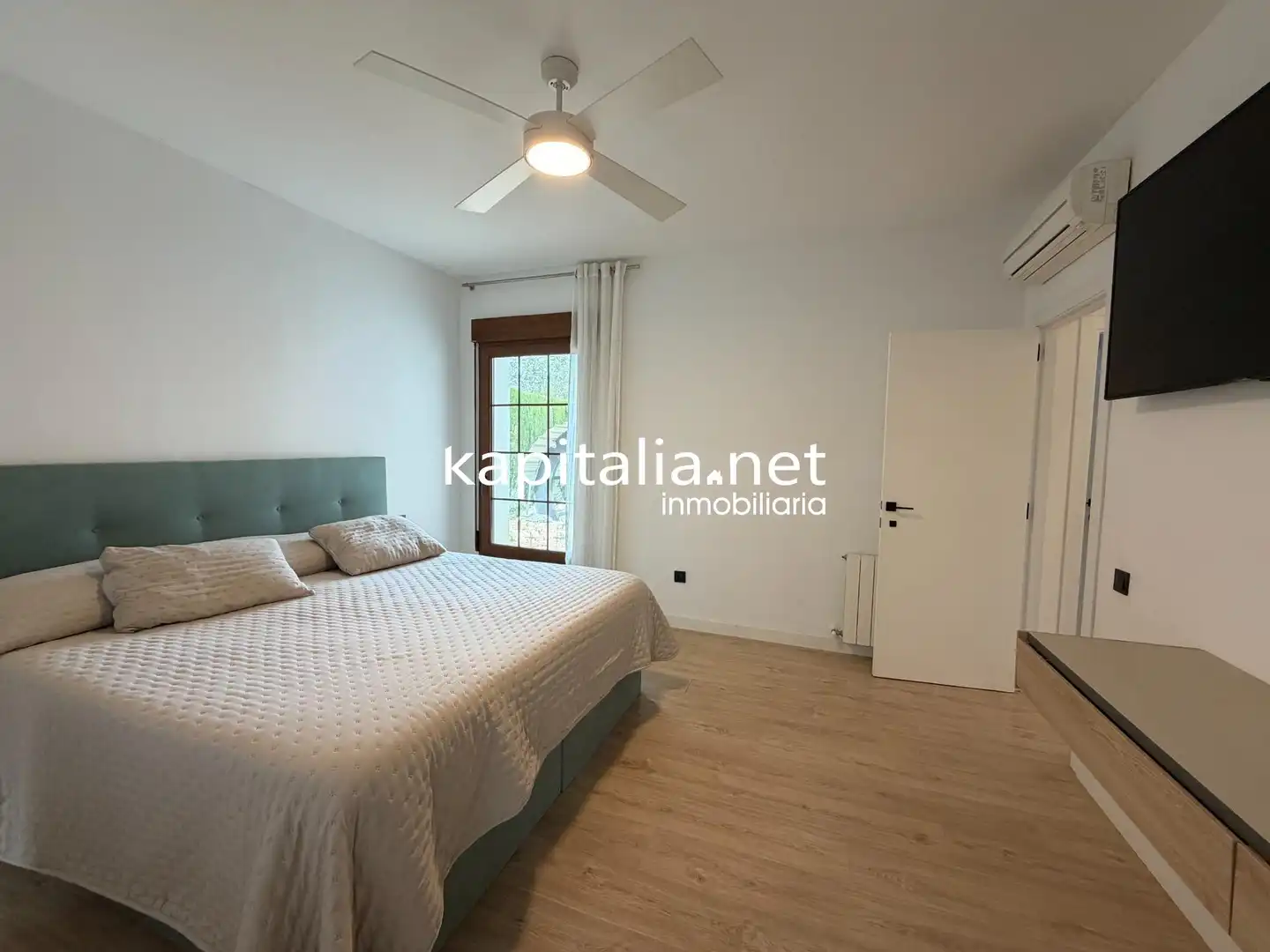 Dormitori de Casa o xalet en venda en Ontinyent amb Aire condicionat, Calefacció i Jardí privat
