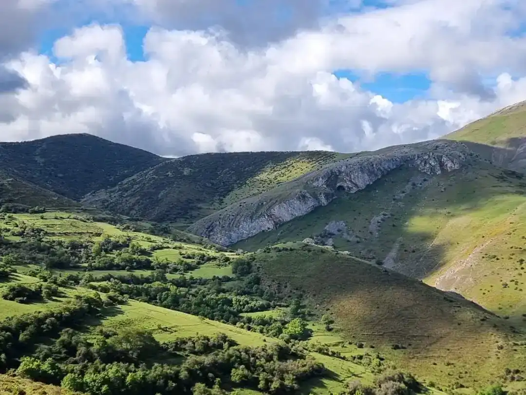 Vista exterior de Casa o xalet en venda en Villar del Río amb Jardí privat, Parquet i Moblat