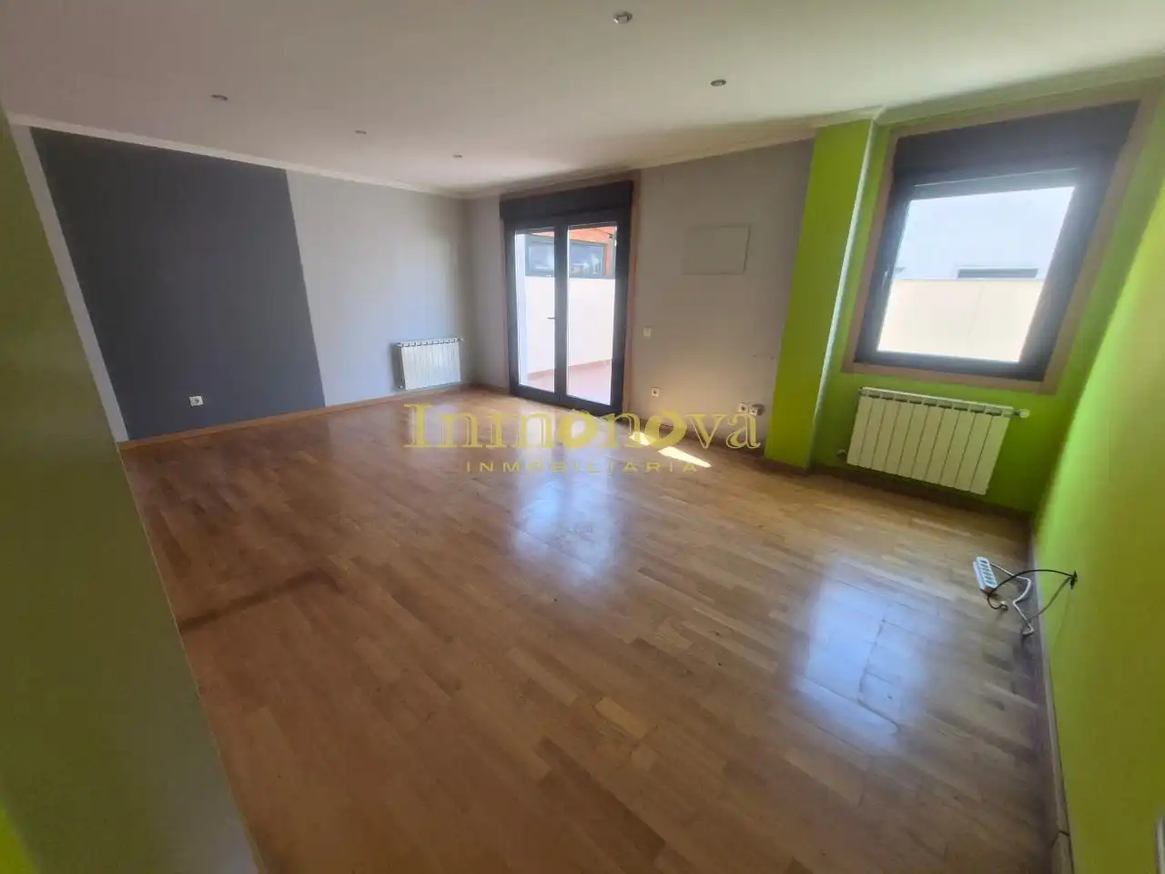 Sala de estar de Casa adosada en venta en A Merca   con Calefacción, Jardín privado y Terraza