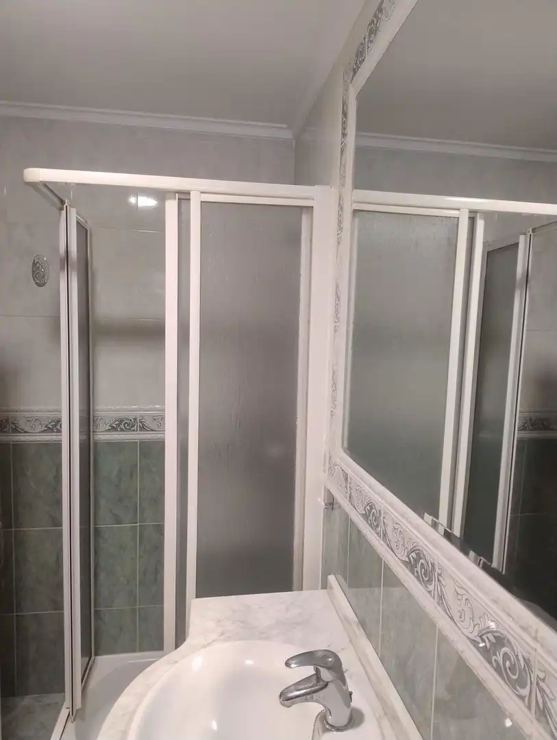 Baño de Piso en venta en Ciudad Real con Calefacción, Terraza y Amueblado