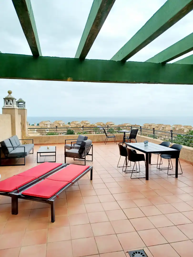 Apartamento con piscina en venta en La Alcaidesa