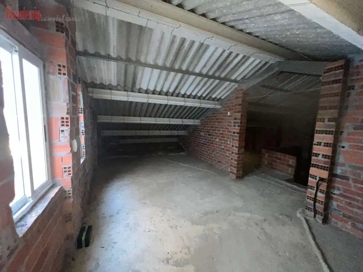 Wohnung zum Verkauf in Coristanco mit Terrasse und Abstellraum