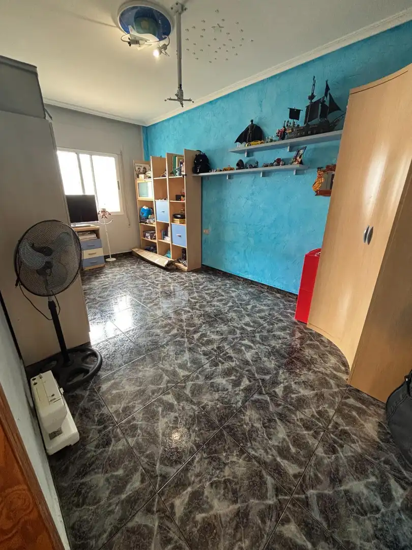 Casa adosada en venta en Calle MARIA DE ZAYAS-B SANTIAGO, 28, Miranda