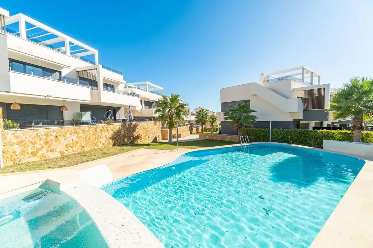 Piscina de Apartamento en venta en Orihuela con Calefacción