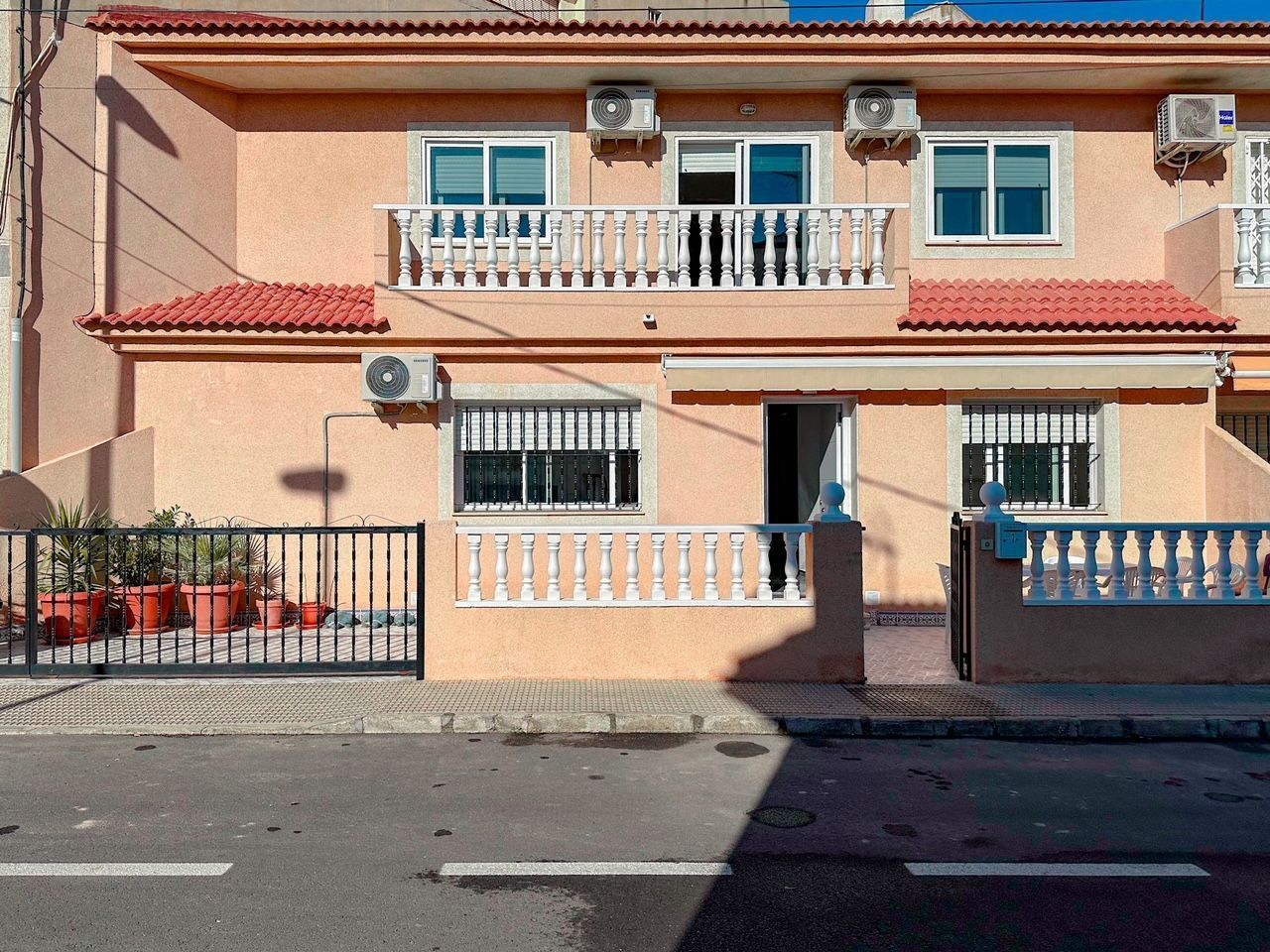 Exterior view of Duplex for sale in San Pedro del Pinatar  with Air Conditioner, Private garden and Terrace