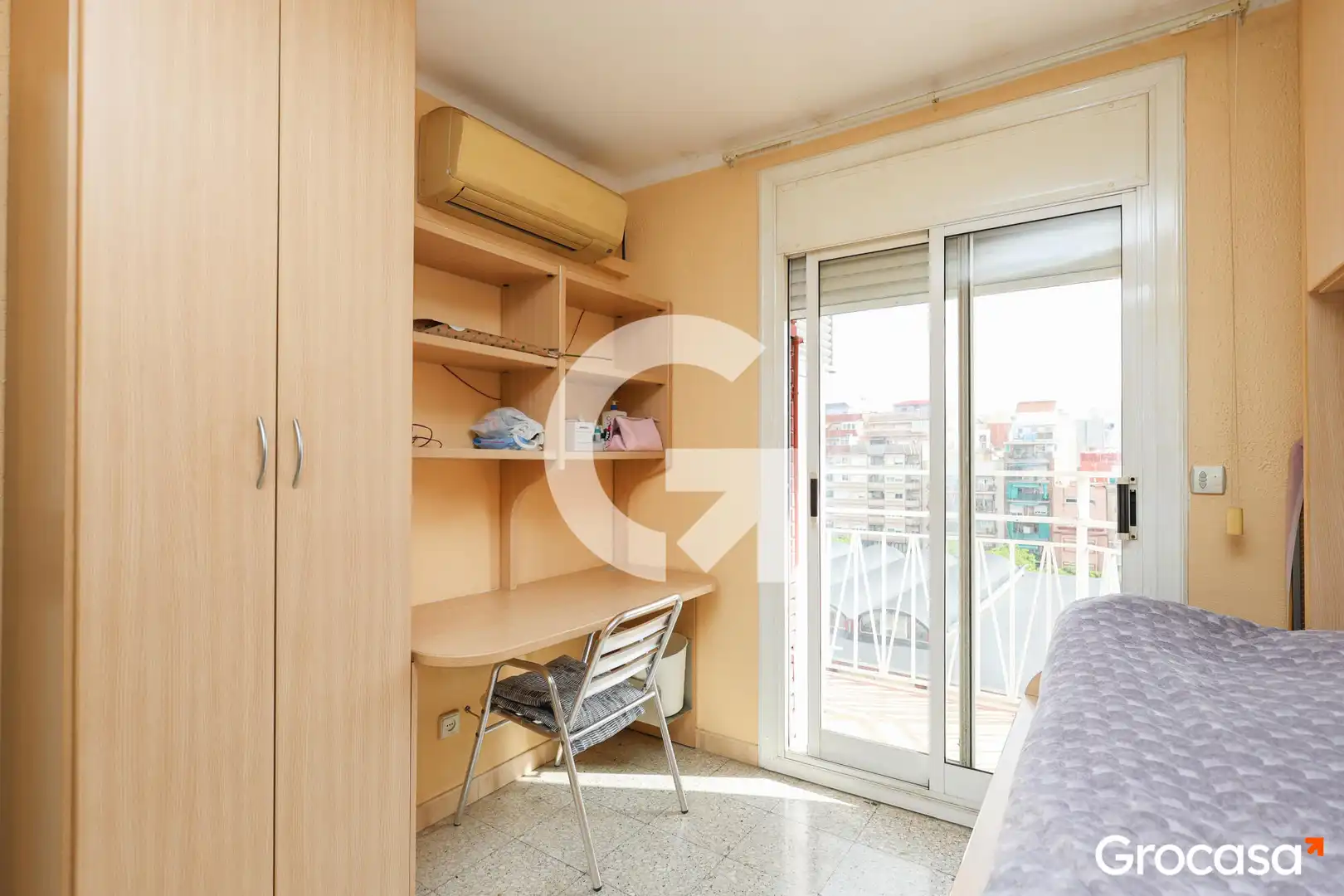 Dormitori de Àtic en venda en L'Hospitalet de Llobregat amb Aire condicionat, Terrassa i Forn