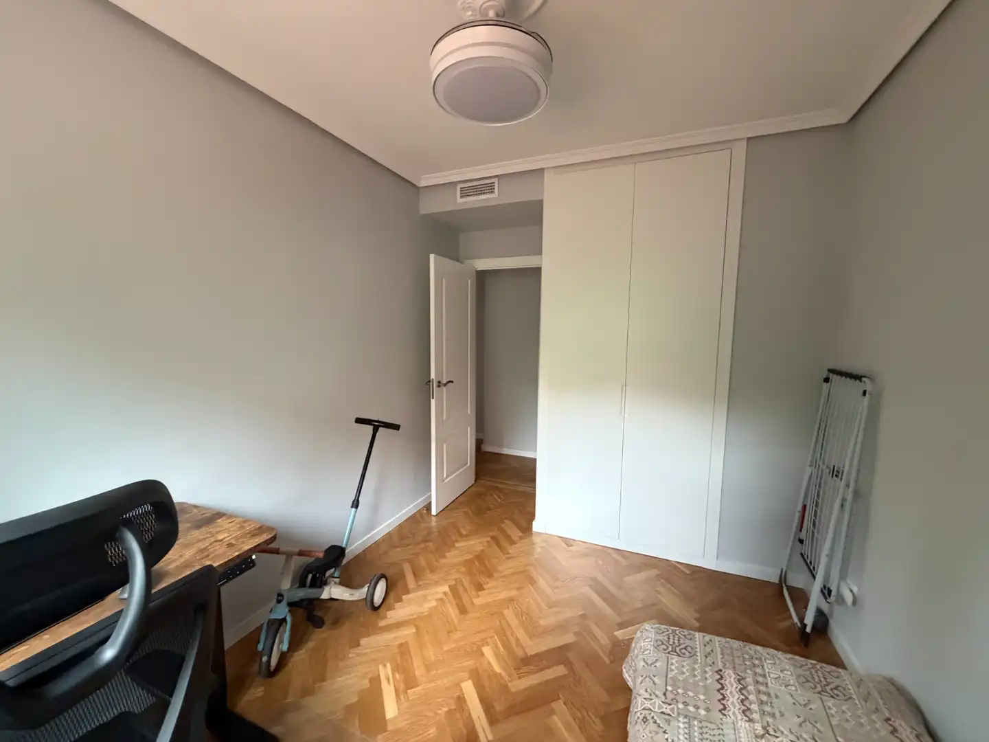 Bedroom of Flat for rent in Madrid  with Air Conditioner, Heating and Parquet flooring