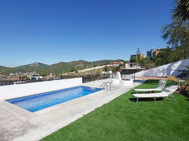 House with pool for sale in Frontó