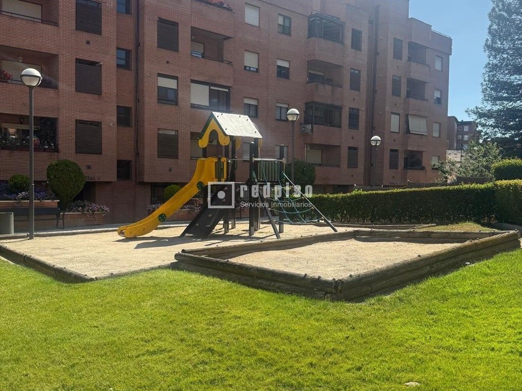 Aparcament de Dúplex en venda en Alcobendas amb Aire condicionat, Calefacció i Terrassa