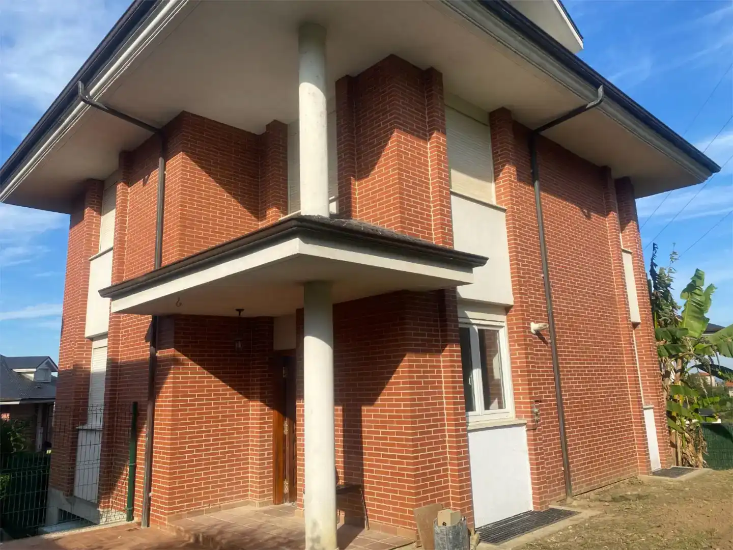 Außenansicht von Wohnung zum Verkauf in Camargo mit Privatgarten