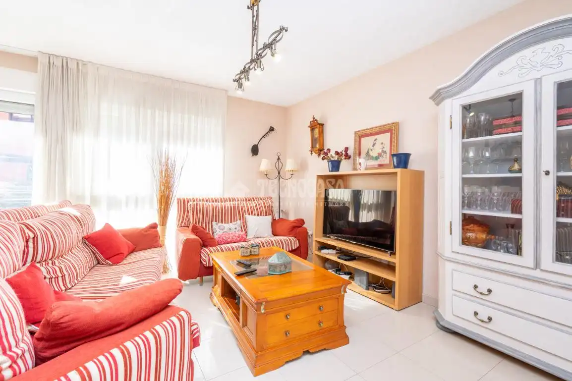 Sala de estar de Casa adosada en venta en Colmenar Viejo con Aire acondicionado, Jardín privado y Terraza
