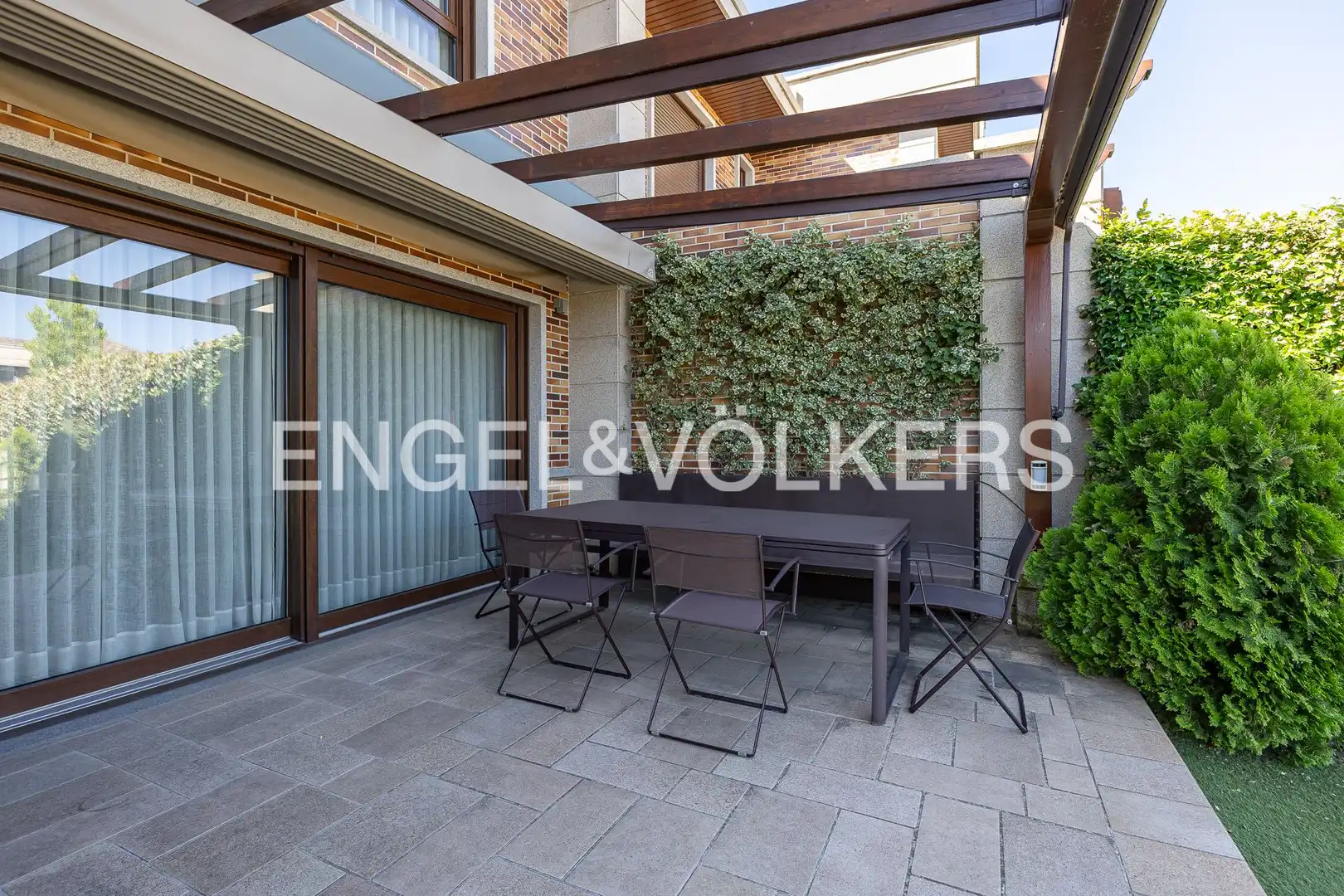 Terrasse von Einfamilien-Reihenhaus zum Verkauf in Majadahonda mit Klimaanlage, Heizung und Privatgarten