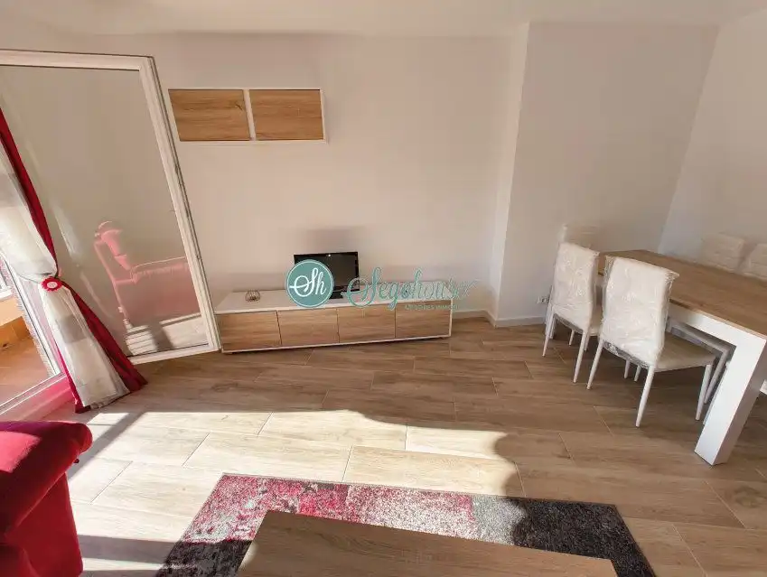 Sala d'estar de Pis de lloguer en Segovia amb Calefacció, Terrassa i Balcó