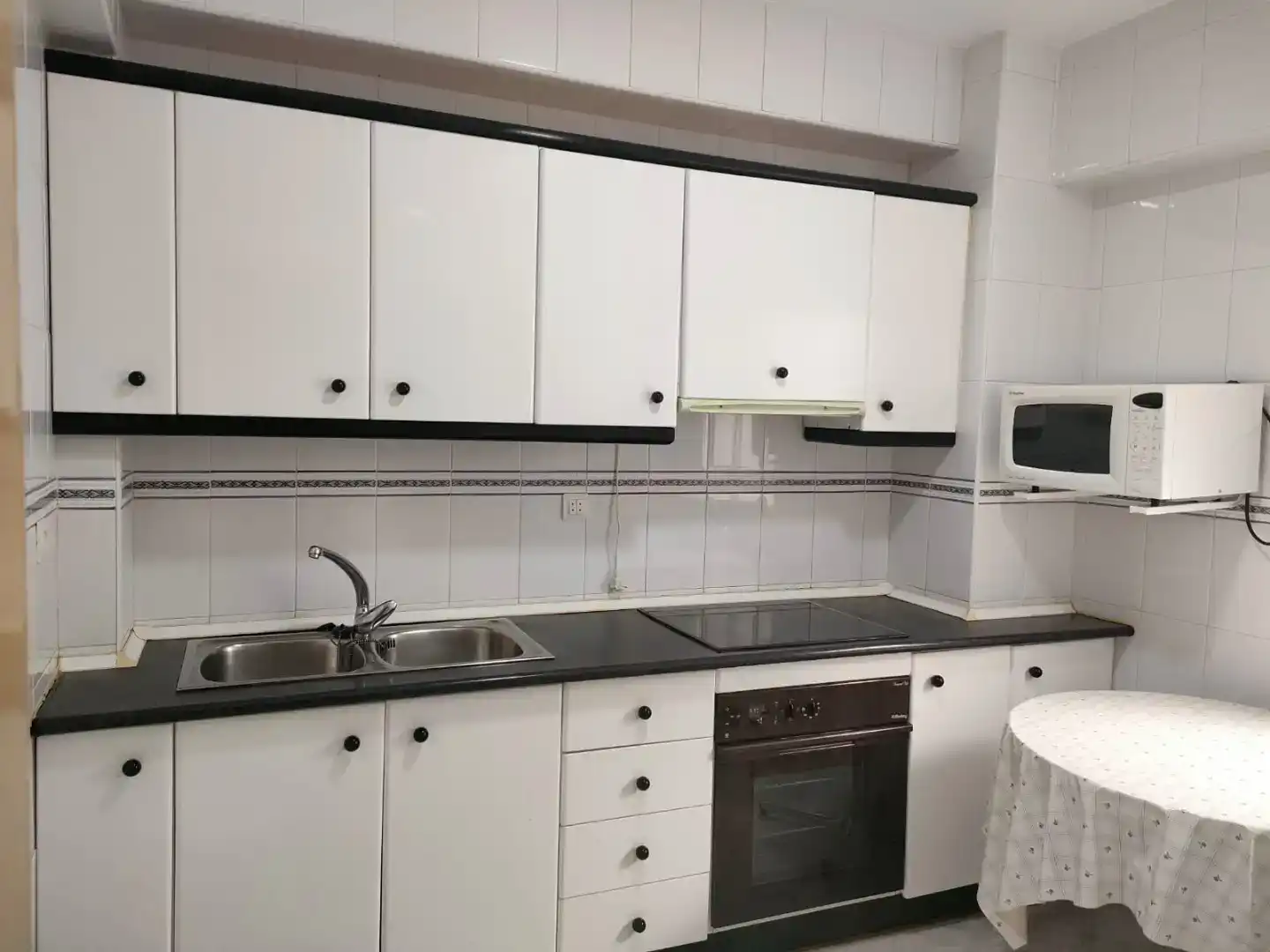 Cuina de Pis de lloguer en Mérida amb Aire condicionat, Moblat i Forn