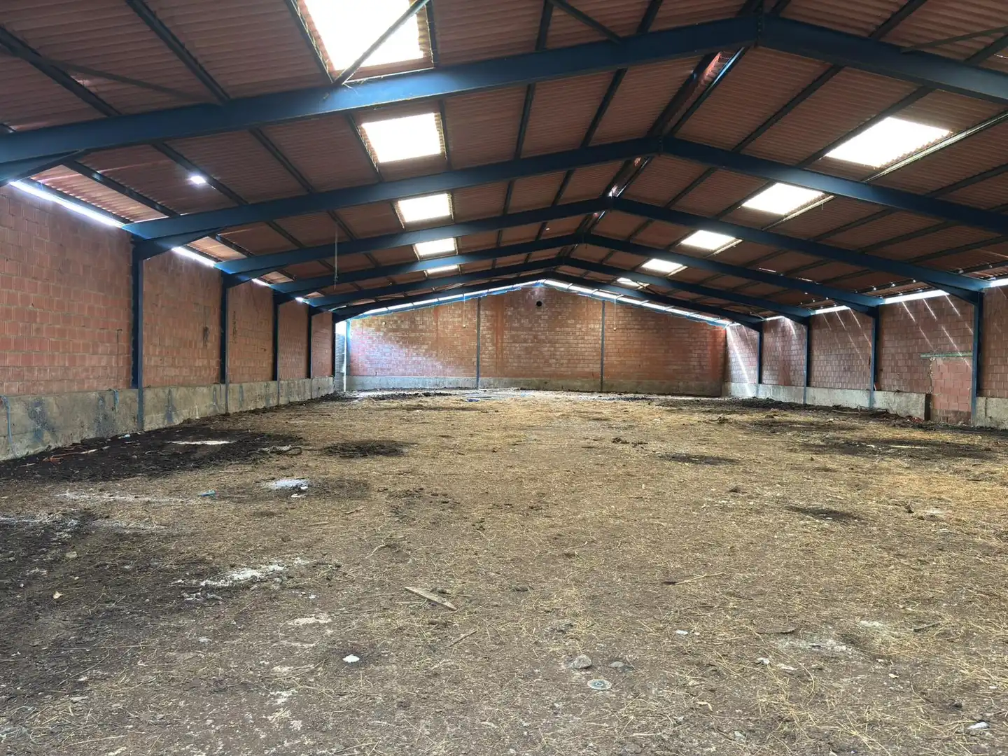 Vista exterior de Nave industrial en venta en Valdepiélago