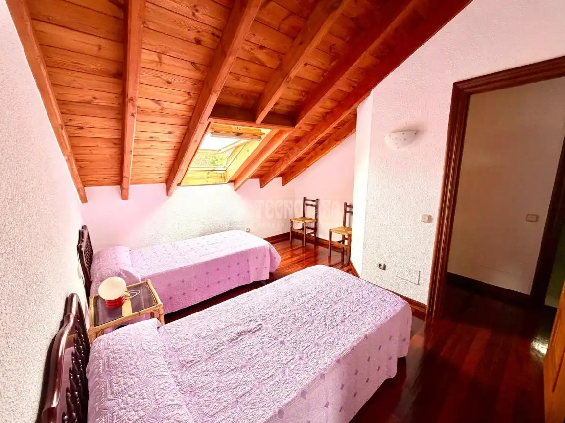 Schlafzimmer von Einfamilien-Reihenhaus zum Verkauf in Ribamontán al Mar mit Heizung, Möbliert und Balkon