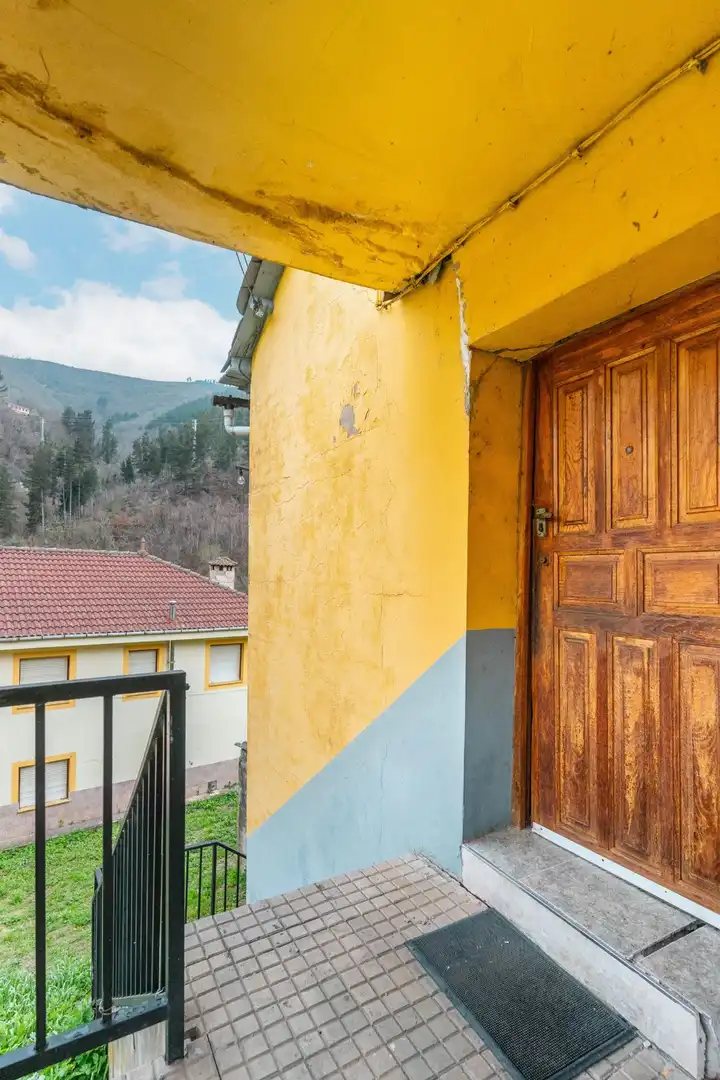 Vista exterior de Casa o xalet en venda en Cangas del Narcea amb Calefacció, Jardí privat i Terrassa