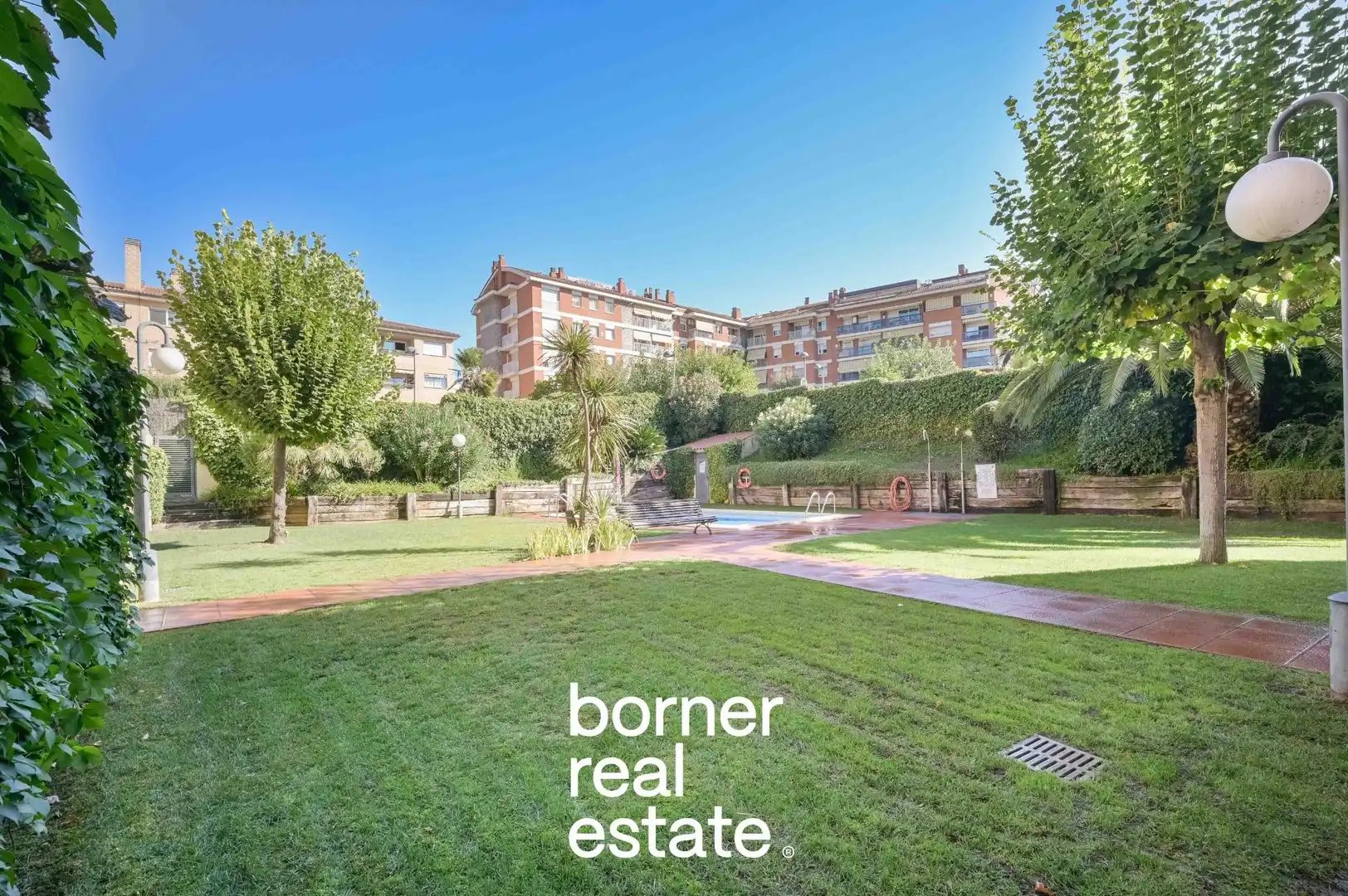 Vista exterior de Piso en venta en Rubí con Aire acondicionado, Calefacción y Parquet