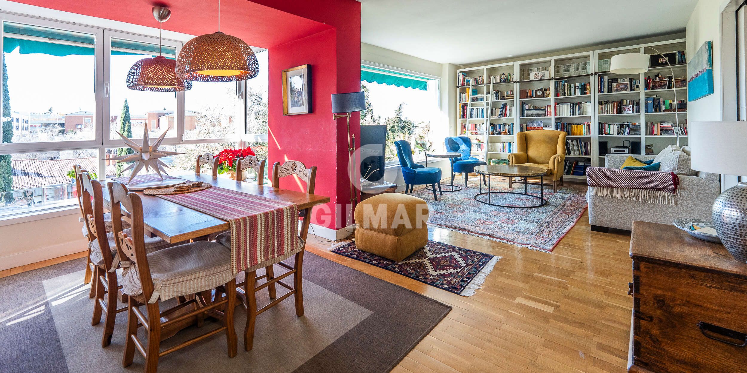 Living room of Single-family semi-detached for sale in  Madrid Capital  with Heating, Private garden and Swimming Pool