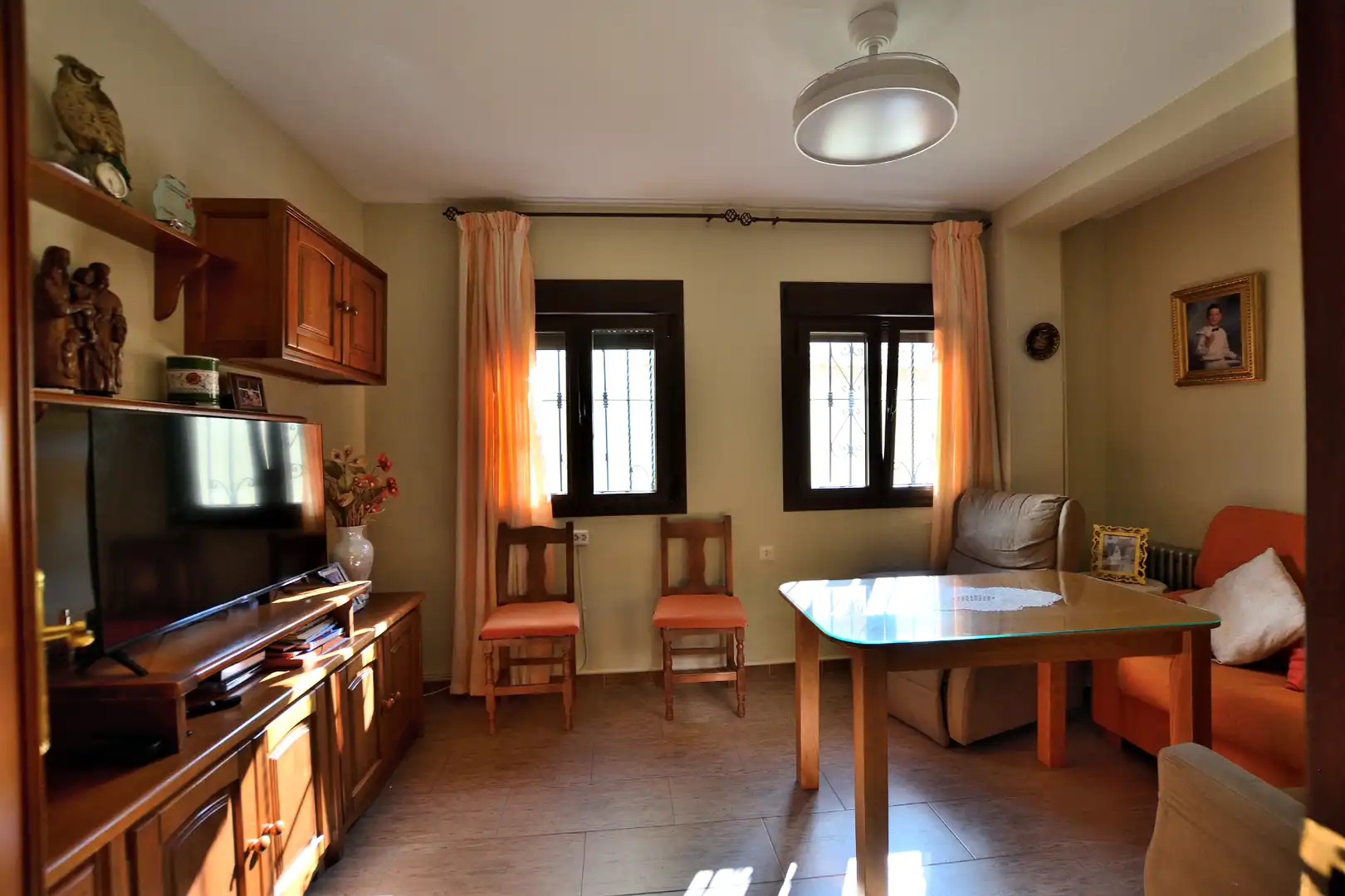 Sala d'estar de Casa adosada en venda en Ronda amb Traster, Forn i Rentadora