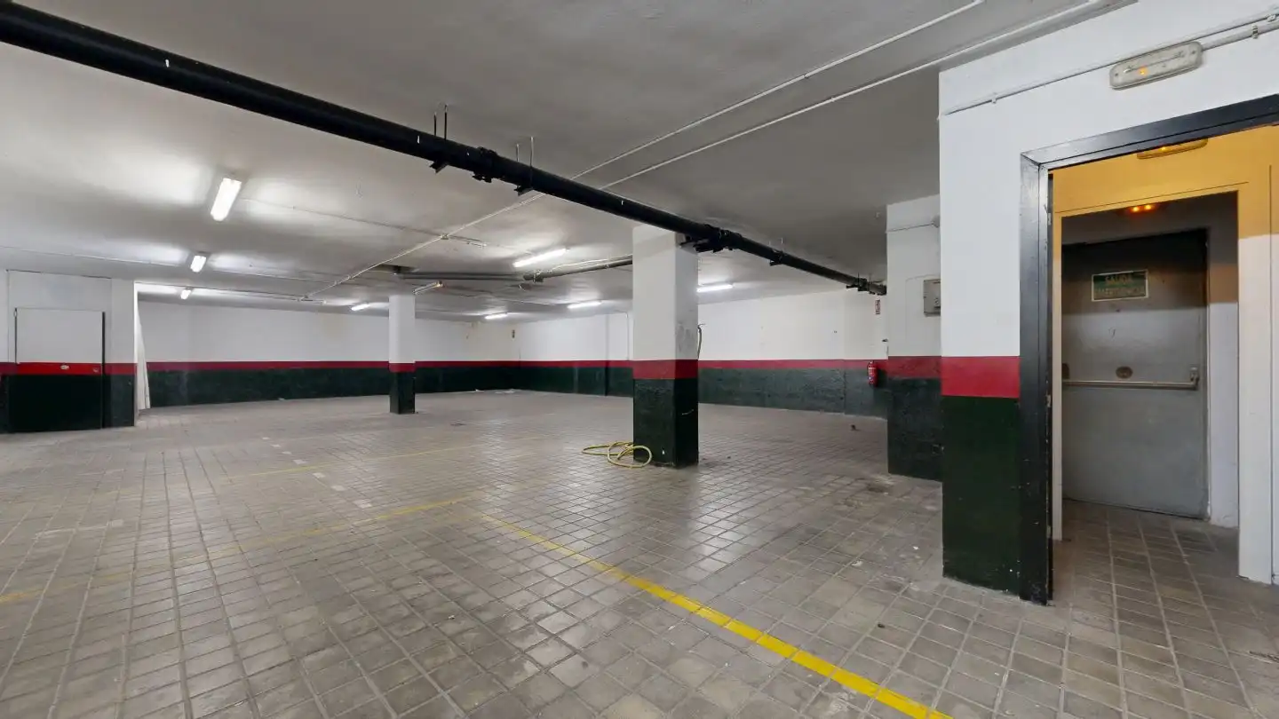 Parking of Office for sale in Madrid  with Air Conditioner, Heating and Storage room