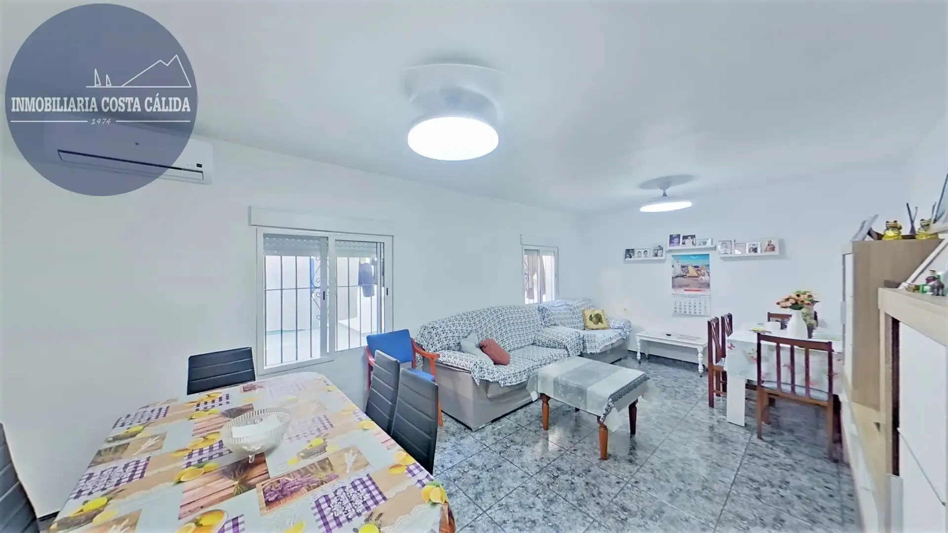 Wohnzimmer von Einfamilien-Reihenhaus zum Verkauf in Casco Antiguo