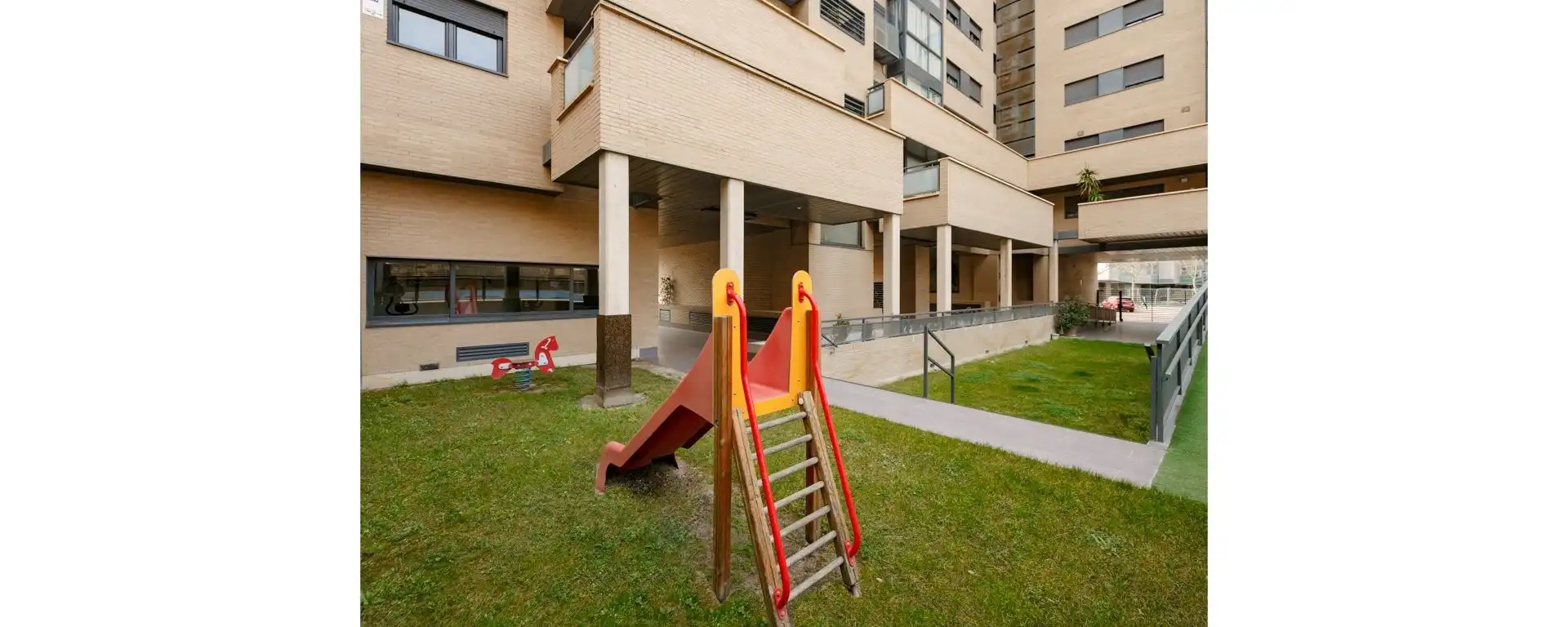 Vista exterior de Piso en venta en Madrid con Terraza y Trastero