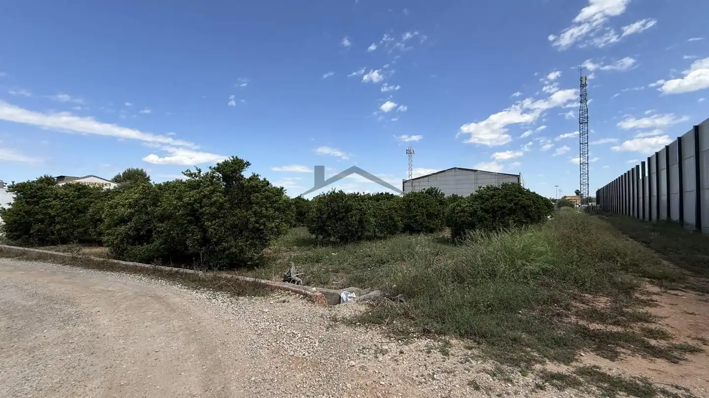 Industrial land for sale in La Pobla Llarga