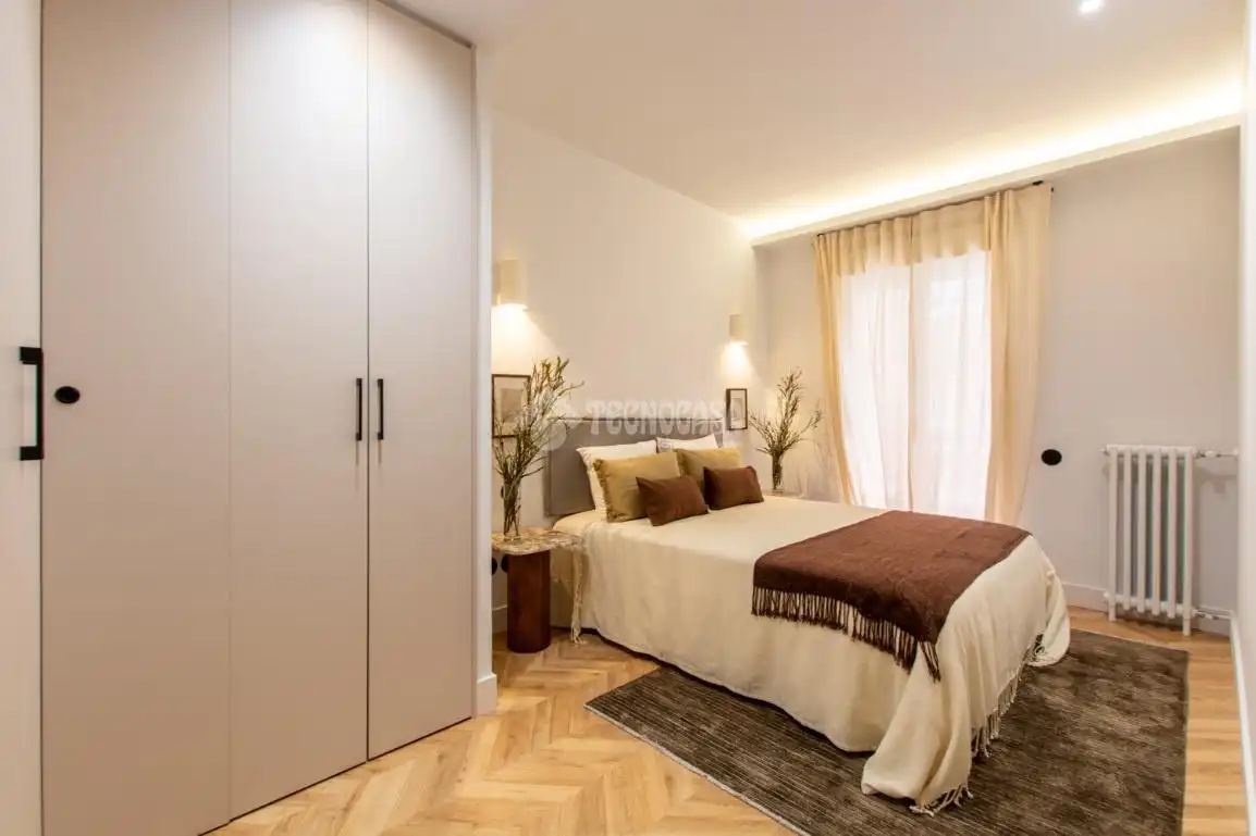 Habitación de Piso en venta en Madrid con Terraza