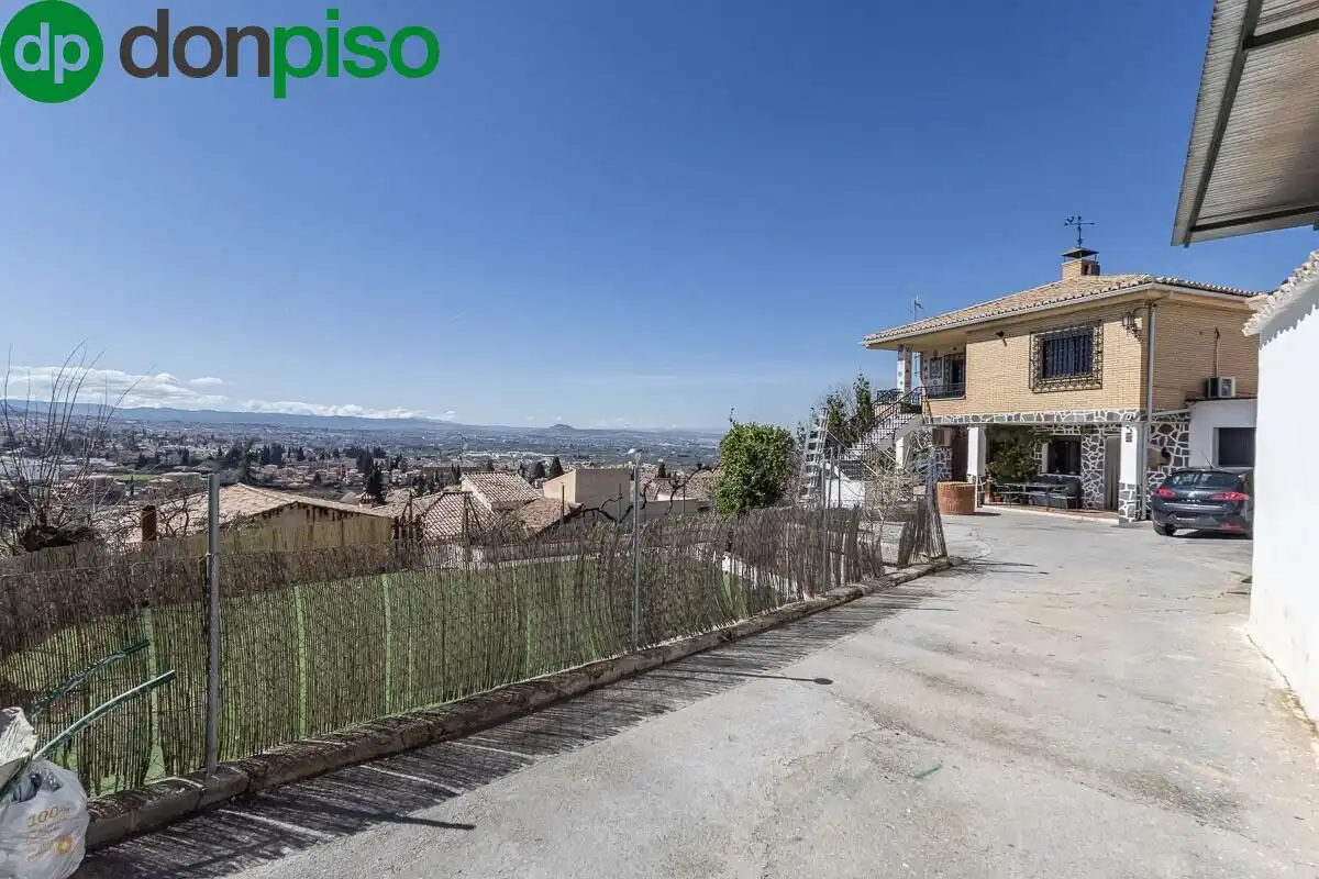 House with garden for sale in Calle MOLINILLO