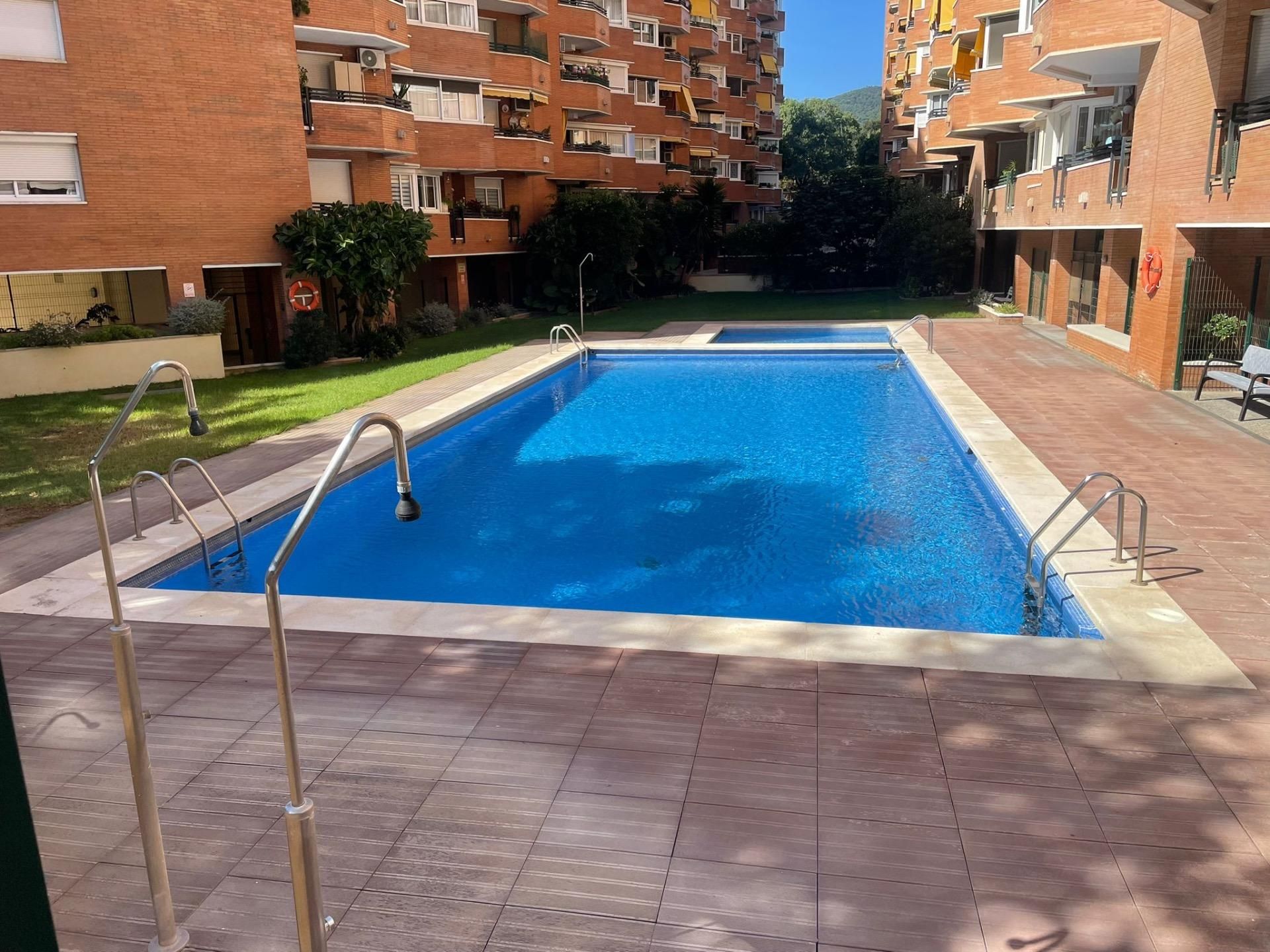 Piscina de Piso en venta en Premià de Mar con Aire acondicionado, Calefacción y Jardín privado