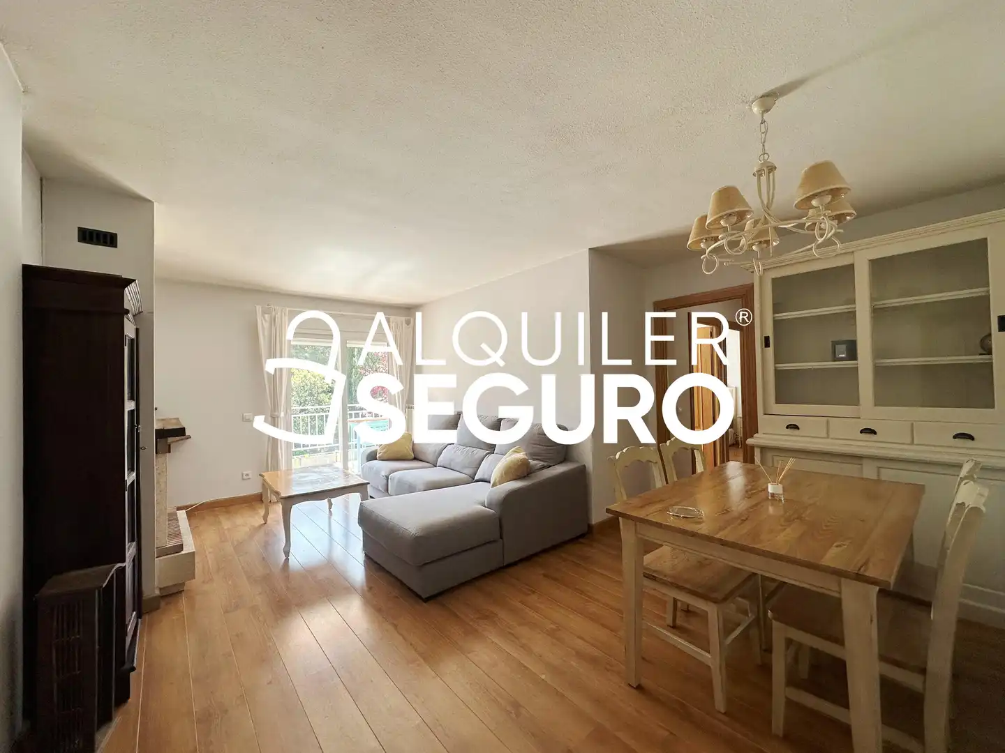 Sala de estar de Piso de alquiler en Alpedrete con Calefacción, Piscina y Amueblado