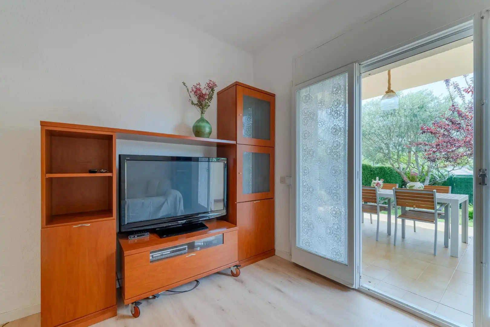 Wohnzimmer von Erdgeschoss zur Miete in Castell d'Aro, Platja d'Aro i s'Agaró mit Klimaanlage, Heizung und Privatgarten
