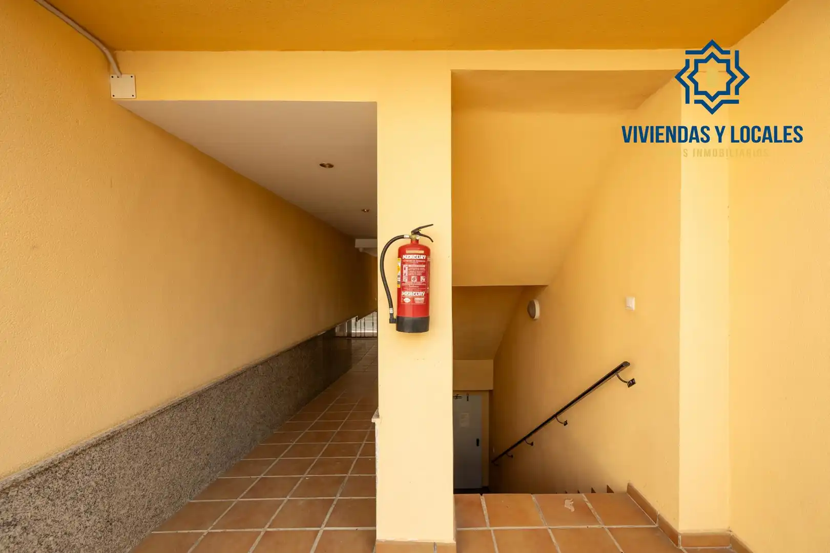 Wohnung zum Verkauf in Villa de Otura mit Klimaanlage, Terrasse und Balkon