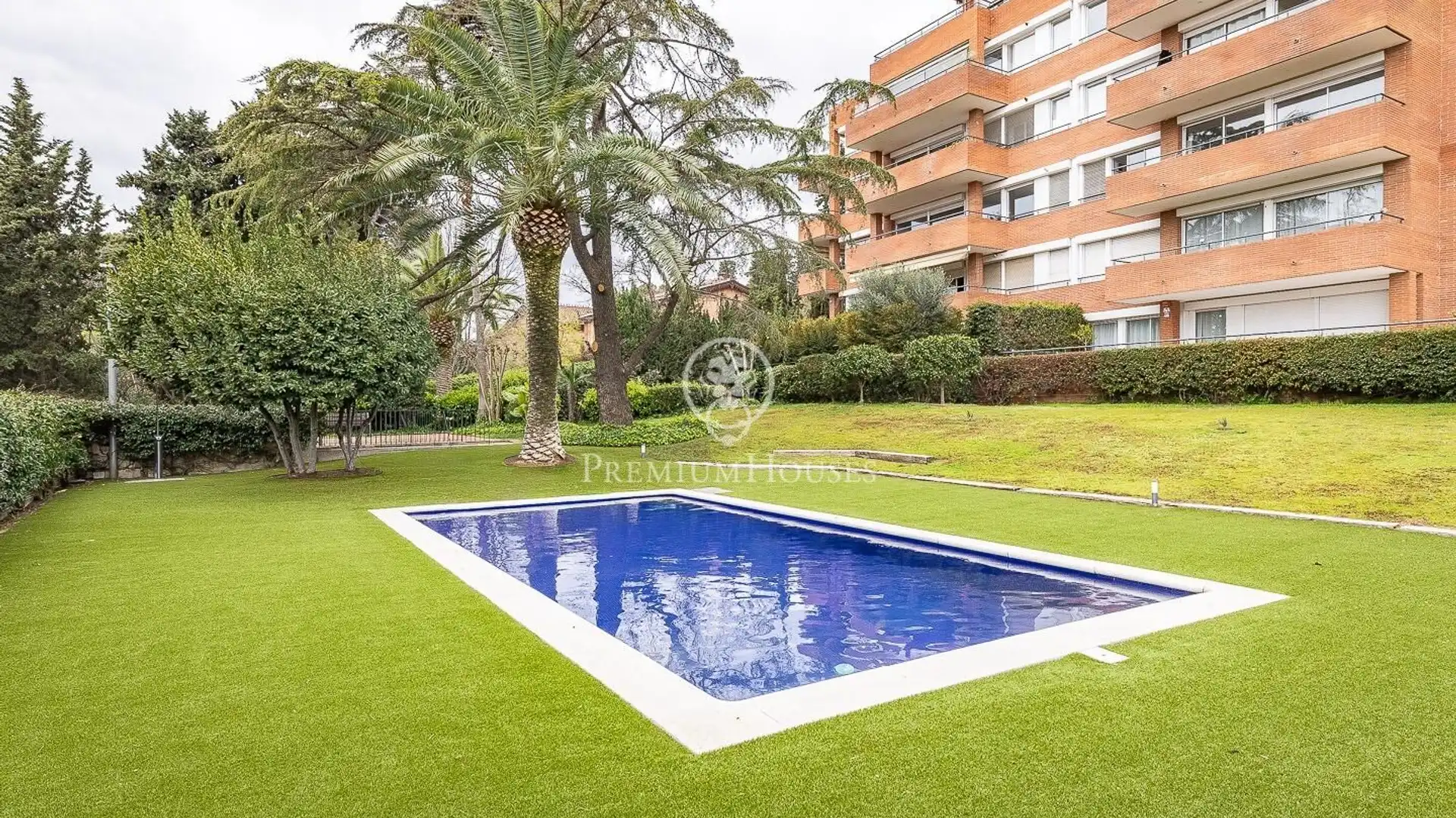 Piscina de Piso en venta en Esplugues de Llobregat con Aire acondicionado, Calefacción y Jardín privado