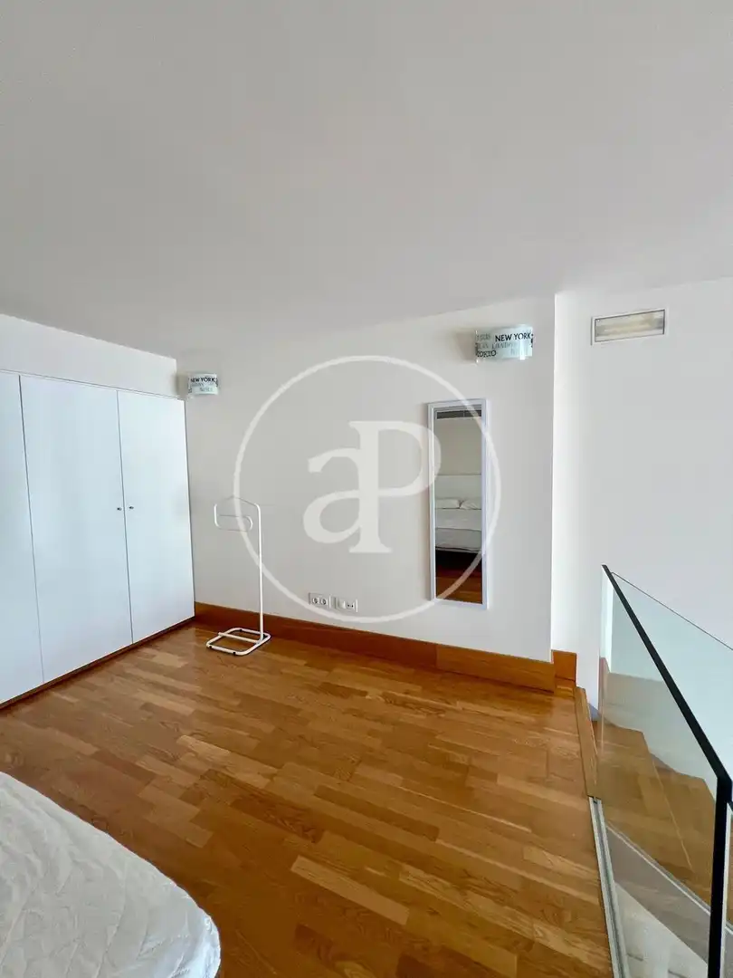 Habitación de Loft de alquiler en Valencia con Aire acondicionado y Amueblado