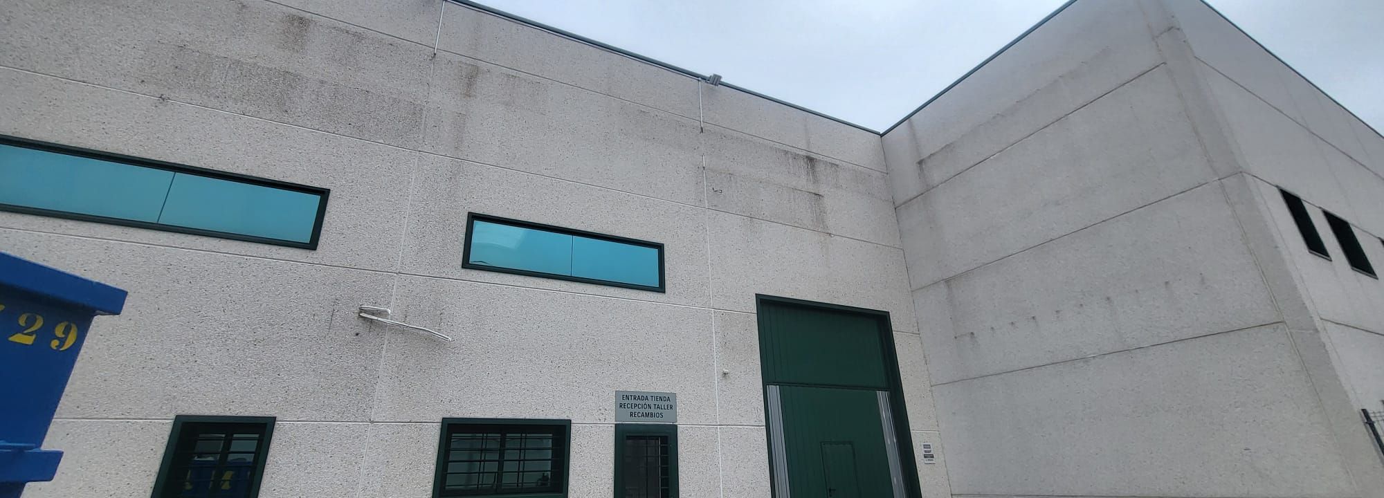 Vista exterior de Nave industrial de alquiler en Móstoles