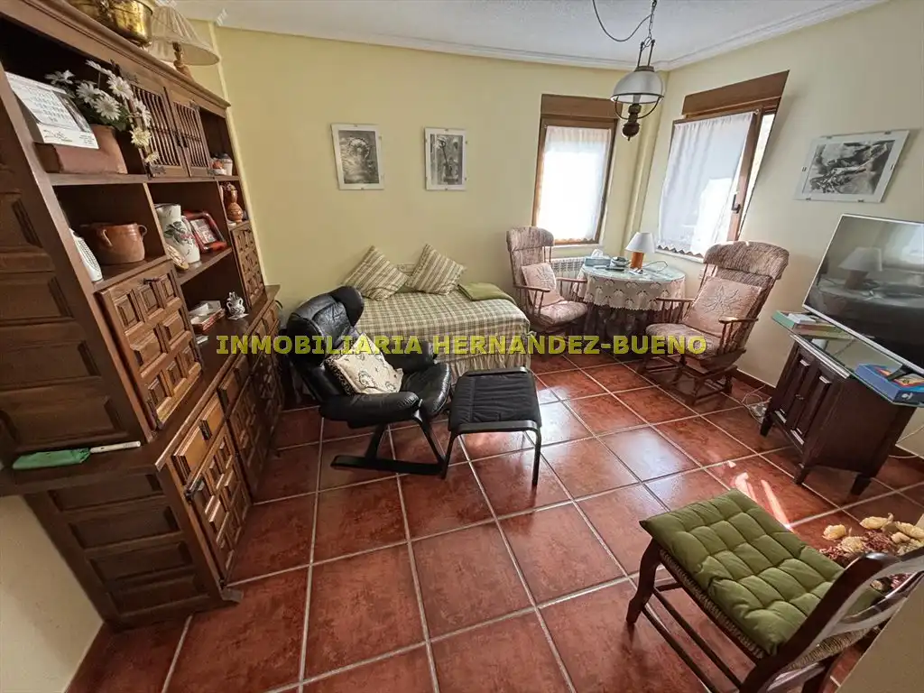 Sala d'estar de Casa o xalet en venda en Sequeros amb Calefacció, Jardí privat i Terrassa