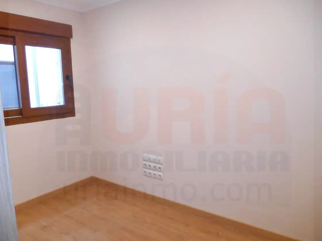 Dormitori de Pis de lloguer en Oviedo  amb Calefacció, Parquet i Forn