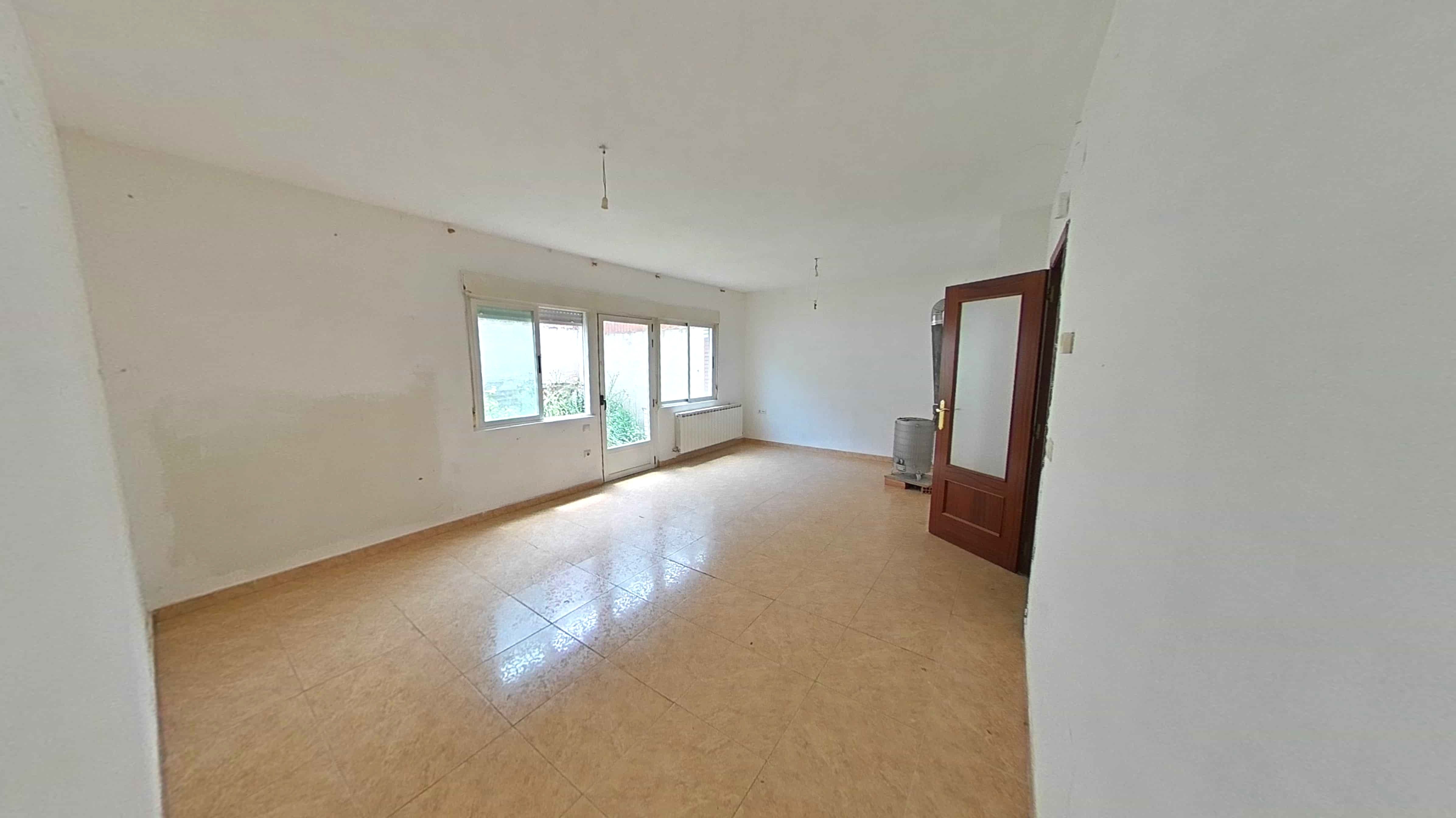 Sala d'estar de Casa adosada en venda en Tariego de Cerrato amb Terrassa